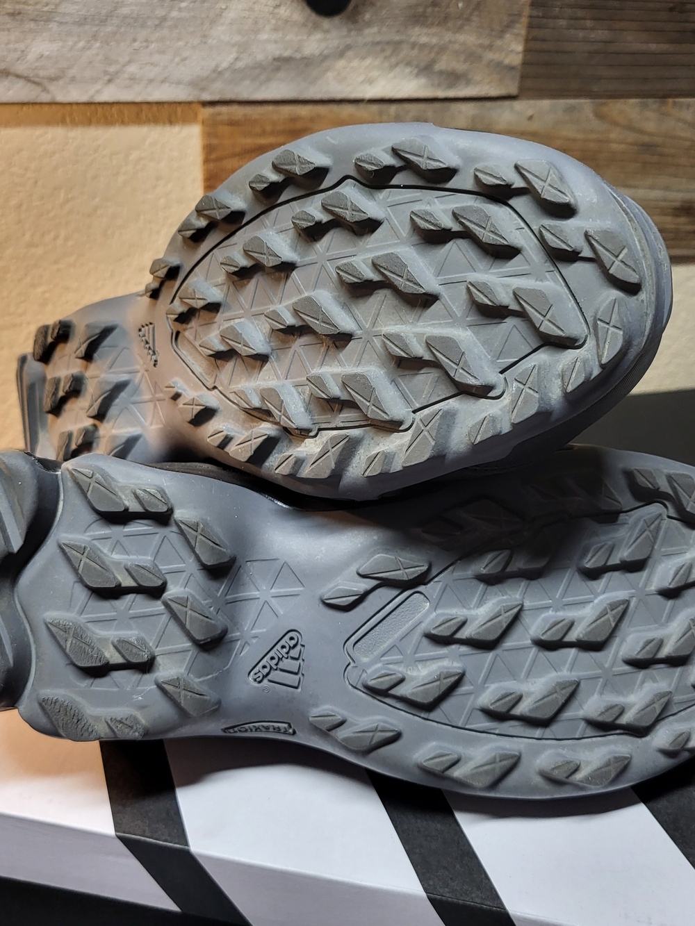 *NEW* Adidas Terrex AX2S Low Top Black Hiking Shoes Size Men’s 10.5 Women's 11.5 - Picture 5 of 7